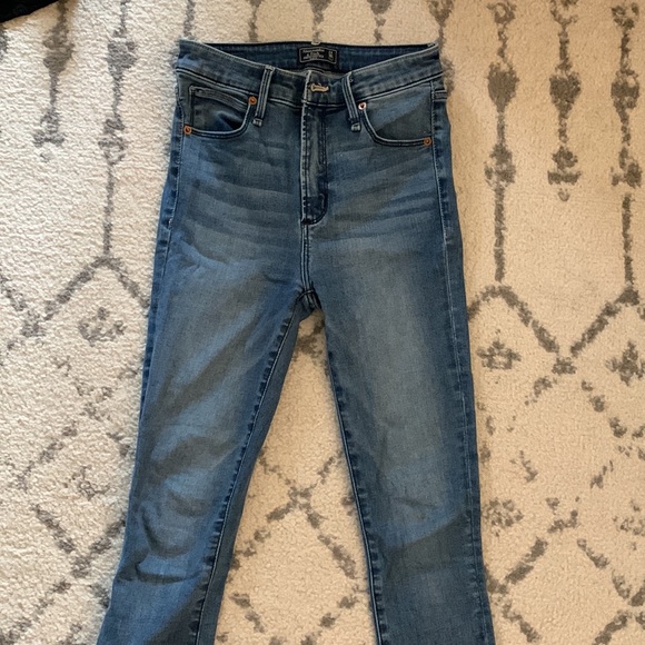 Abercrombie and Fitch high rise ankle skinny jeans - Picture 2 of 3